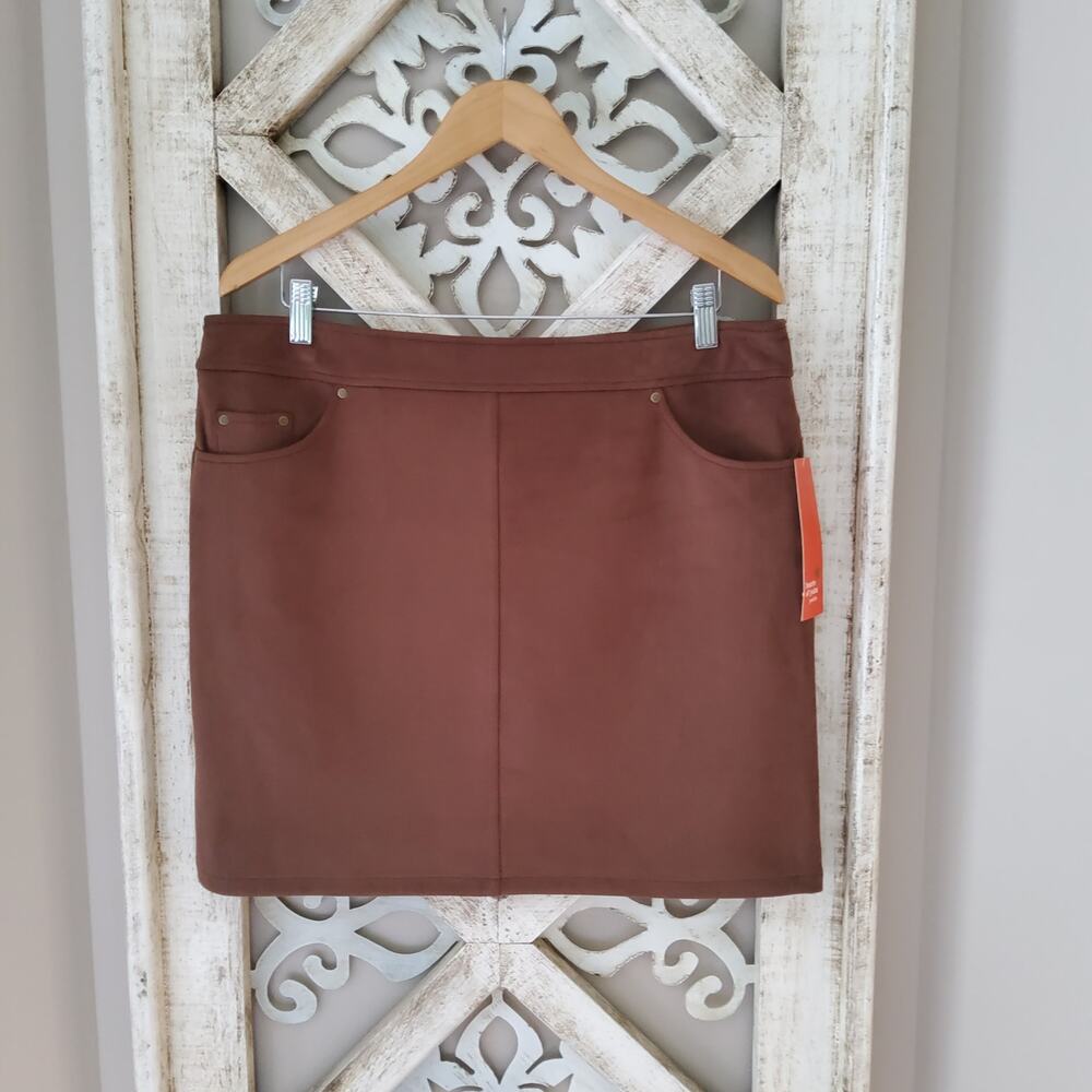 Hearts of Palm Women's Petite Teal the Show Faux Suede Skirt in Brown Cocoa